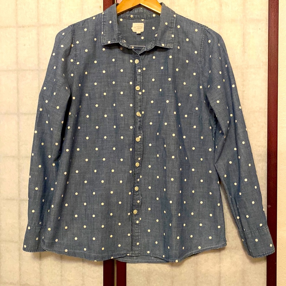 Fitted, button-up J.Crew blouse. Ladies M blue/chambray colored polka dot